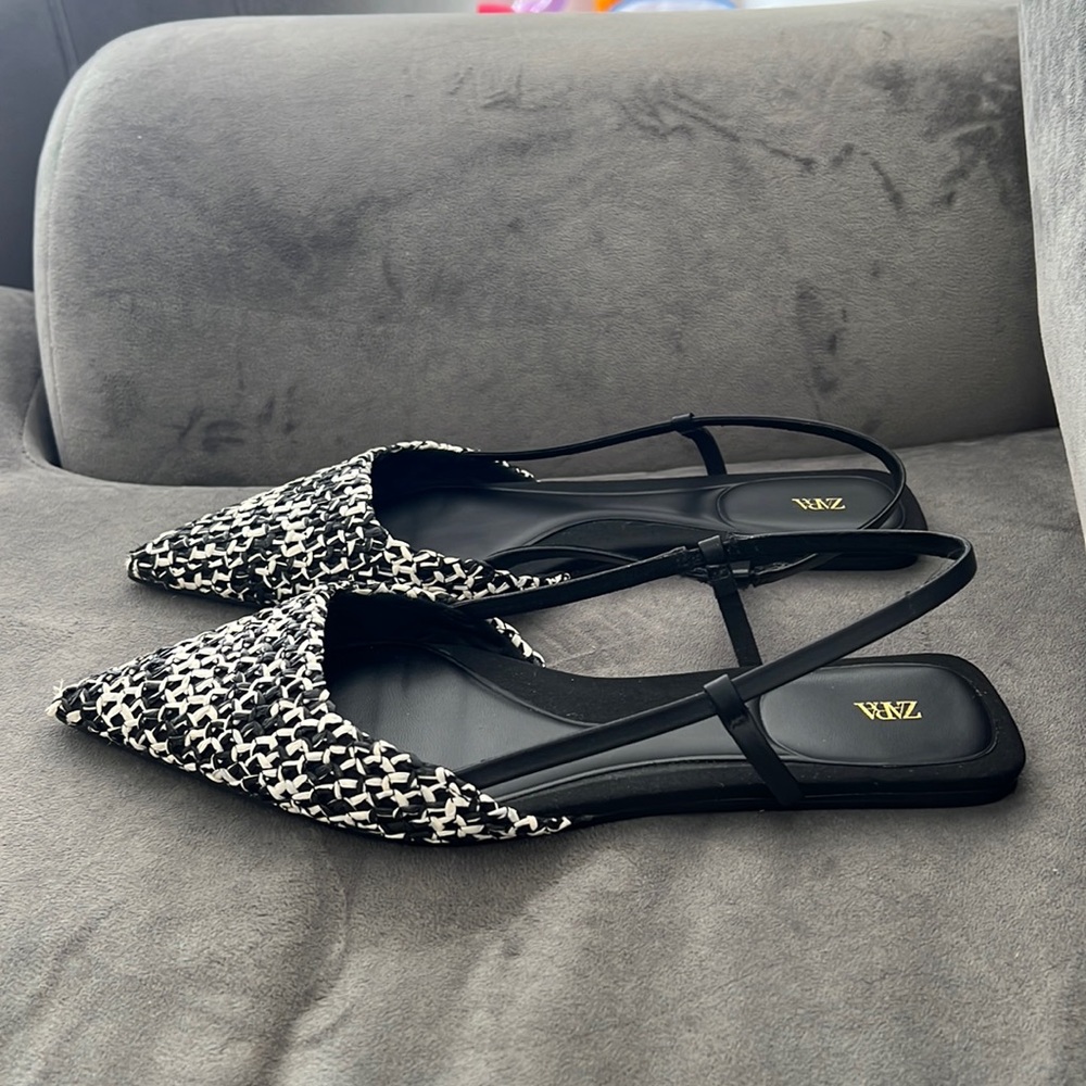 Zara women size 39 tweed point toe black flats